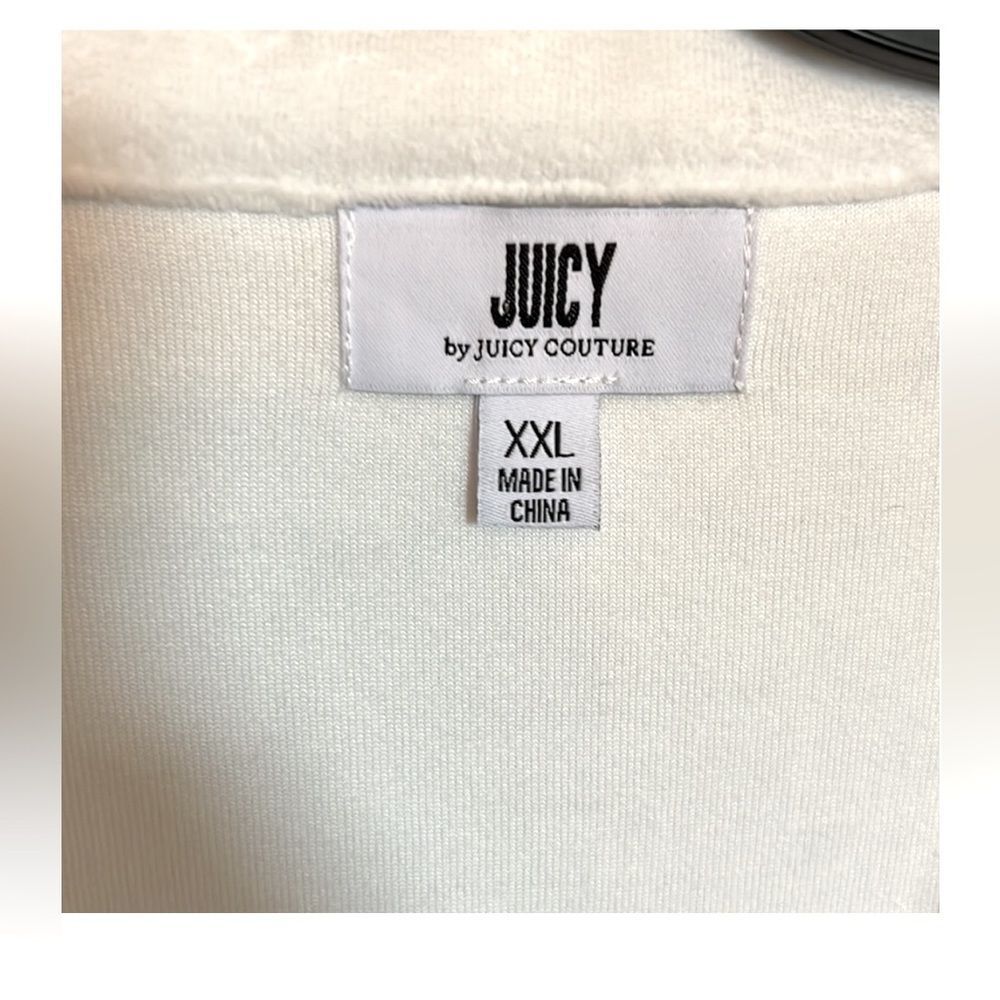 White shorts romper NWOT 
JUICY COUTURE
VELOUR ROMPER 
Size XXL - Picture 4 of 10